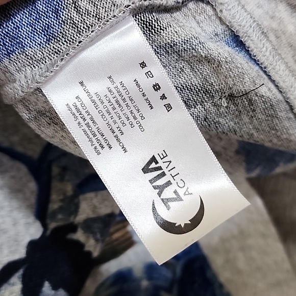 Zyia Grey Floral Long Sleeves Sweatshirt Size XL - Picture 8 of 8